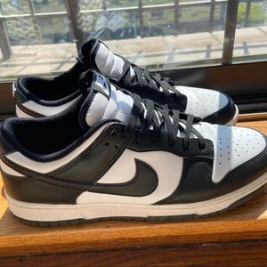 Nike low top Panda Dunks